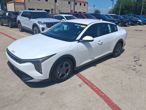 Used 2025 Kia K4 FWD image 1