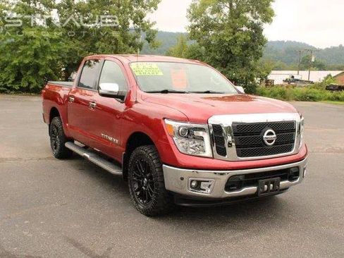 Used 2018 Nissan Titan SL AWD/4WD image 2