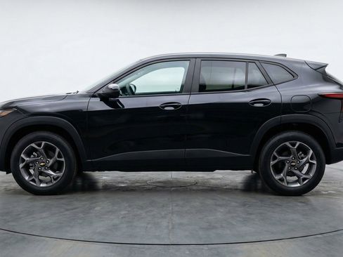 Used 2025 Chevrolet Trax LT w/ LT Convenience Package FWD image 5