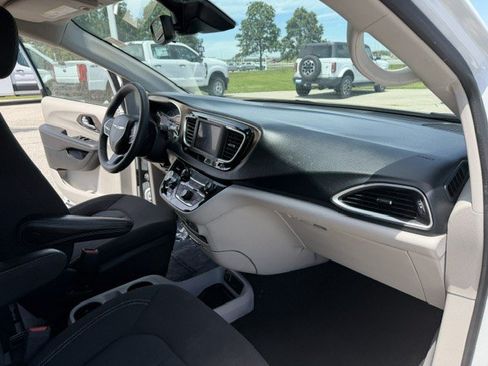 Used 2023 Chrysler Voyager LX FWD image 36