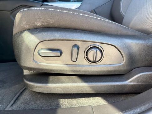 Used 2025 Chevrolet Blazer LT image 21