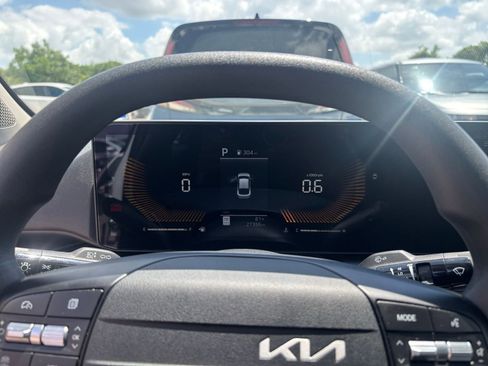 Used 2025 Kia K4 LXS image 39