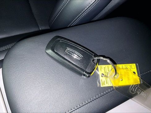 Used 2025 Lincoln Navigator Reserve AWD/4WD image 13