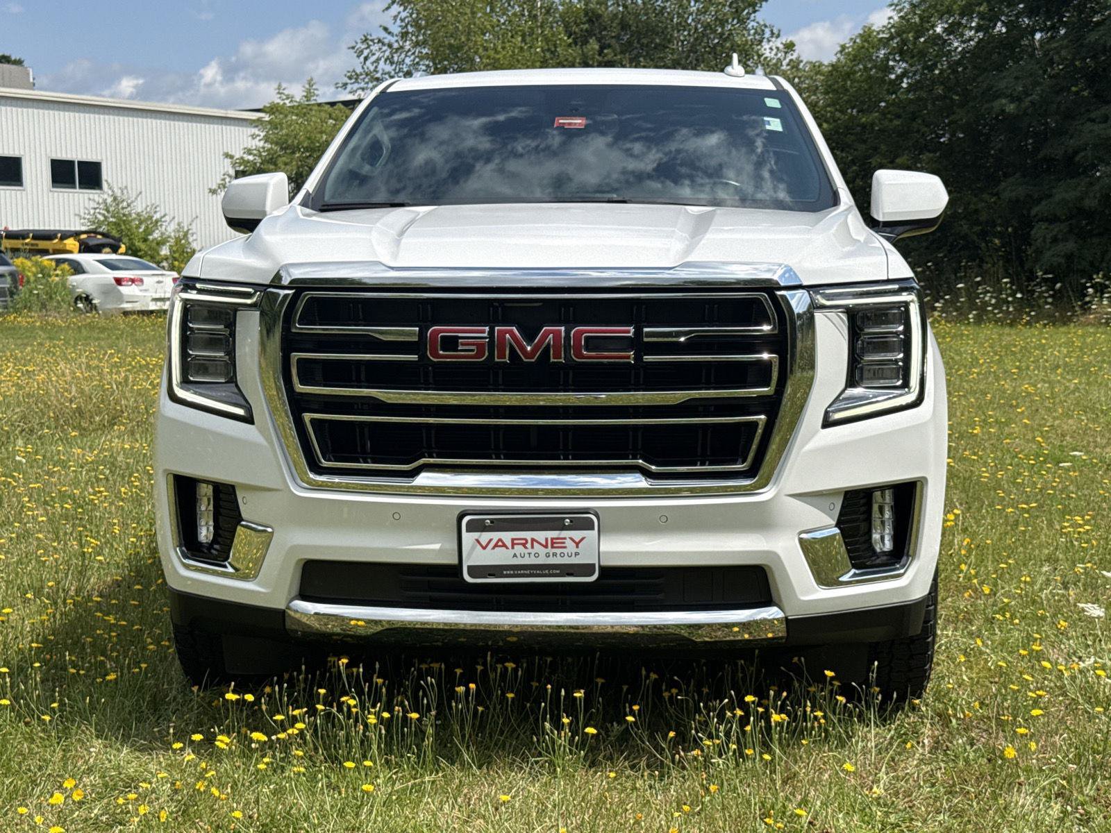 Used 2023 GMC Yukon XL SLT AWD/4WD image 2