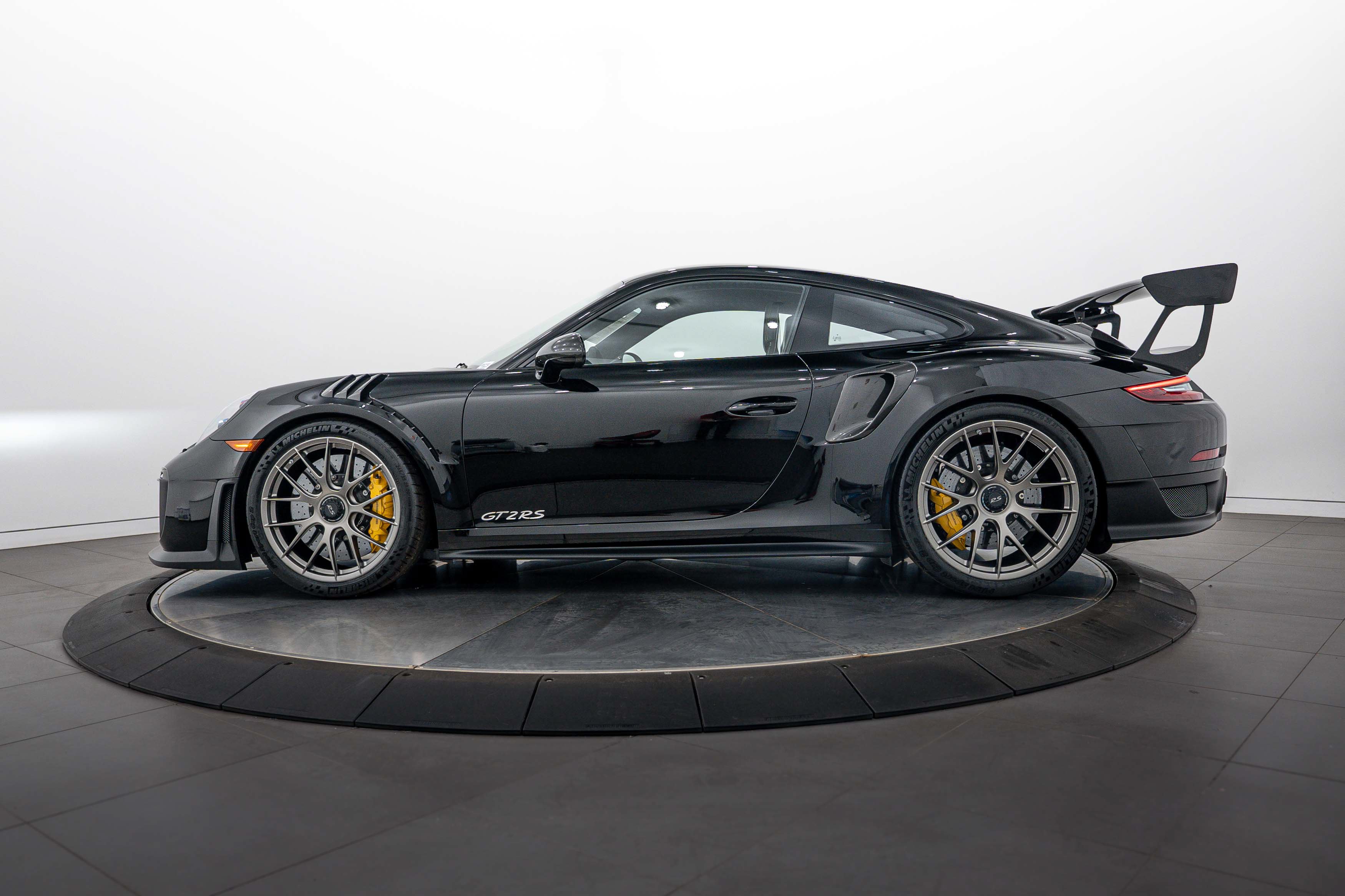 Certified 2018 Porsche 911 GT2 RS RWD image 2