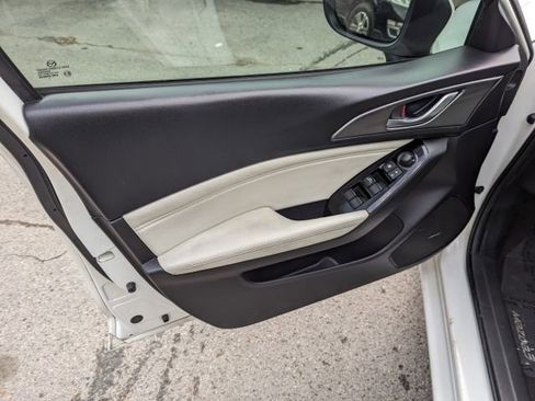 Used 2018 MAZDA MAZDA3 Grand Touring w/ Premium Equipment Package FWD image 12