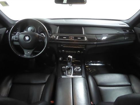 Used 2013 BMW 750Li xDrive image 9