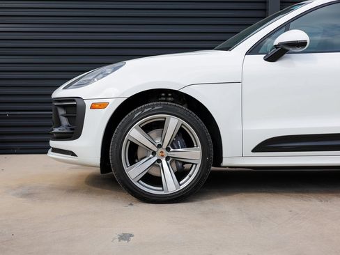 Certified 2026 Porsche Macan AWD/4WD image 11