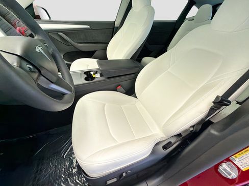 Used 2024 Tesla Model Y Long Range AWD/4WD image 11