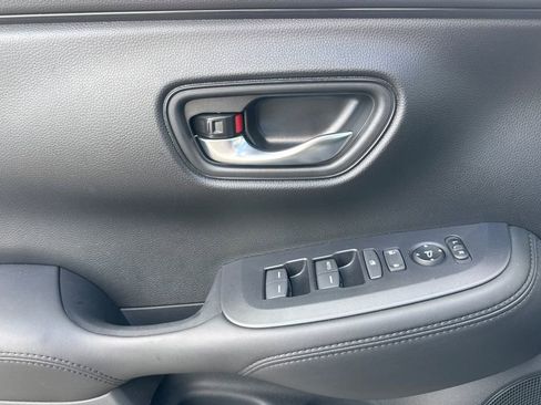 Certified 2026 Honda HR-V LX image 10