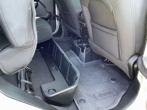 Used 2023 Jeep Gladiator Willys image 37