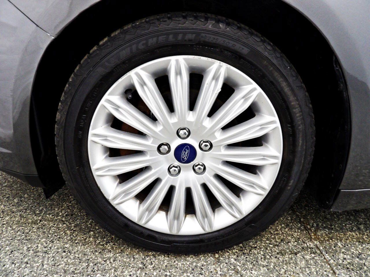 Used 2016 Ford Fusion SE w/ Equipment Group 502A FWD image 19