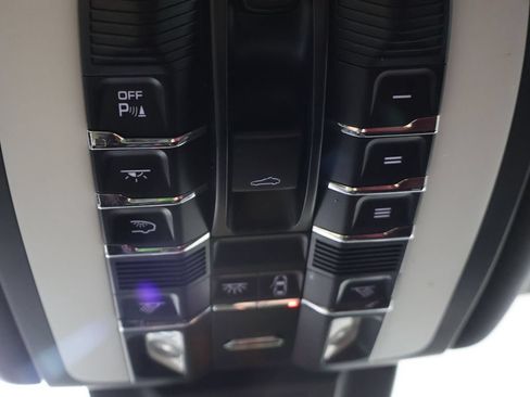 Used 2023 Porsche Macan S AWD/4WD image 56