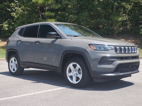 Used 2023 Jeep Compass Sport image 12