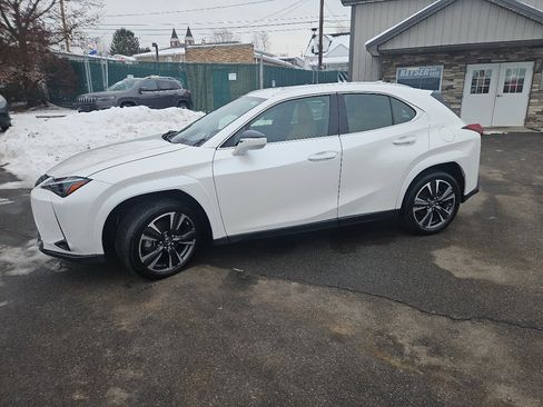 Used 2024 Lexus UX 250h AWD w/ Premium Package image 39