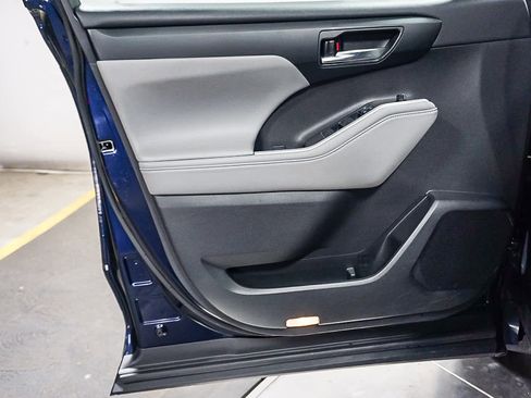 Used 2020 Toyota Highlander XLE image 28