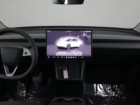 Used 2026 Tesla Model Y 2WD image 29