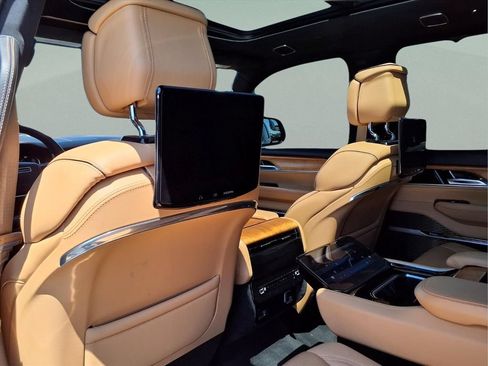 Used 2022 Jeep Grand Wagoneer Series III w/ Rear Seat Video Group 1 AWD/4WD image 19