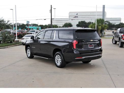Used 2025 Chevrolet Suburban LT AWD/4WD image 3