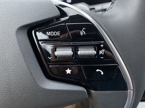 Certified 2024 Kia Niro EX image 28