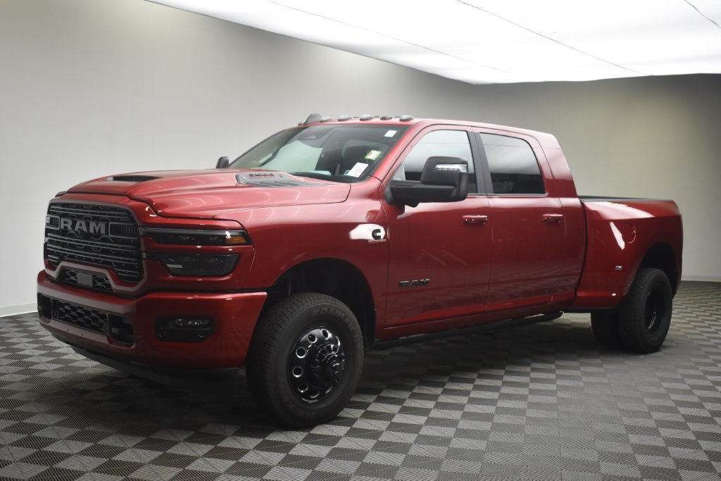 New 2026 RAM 3500 Laramie AWD/4WD image 18