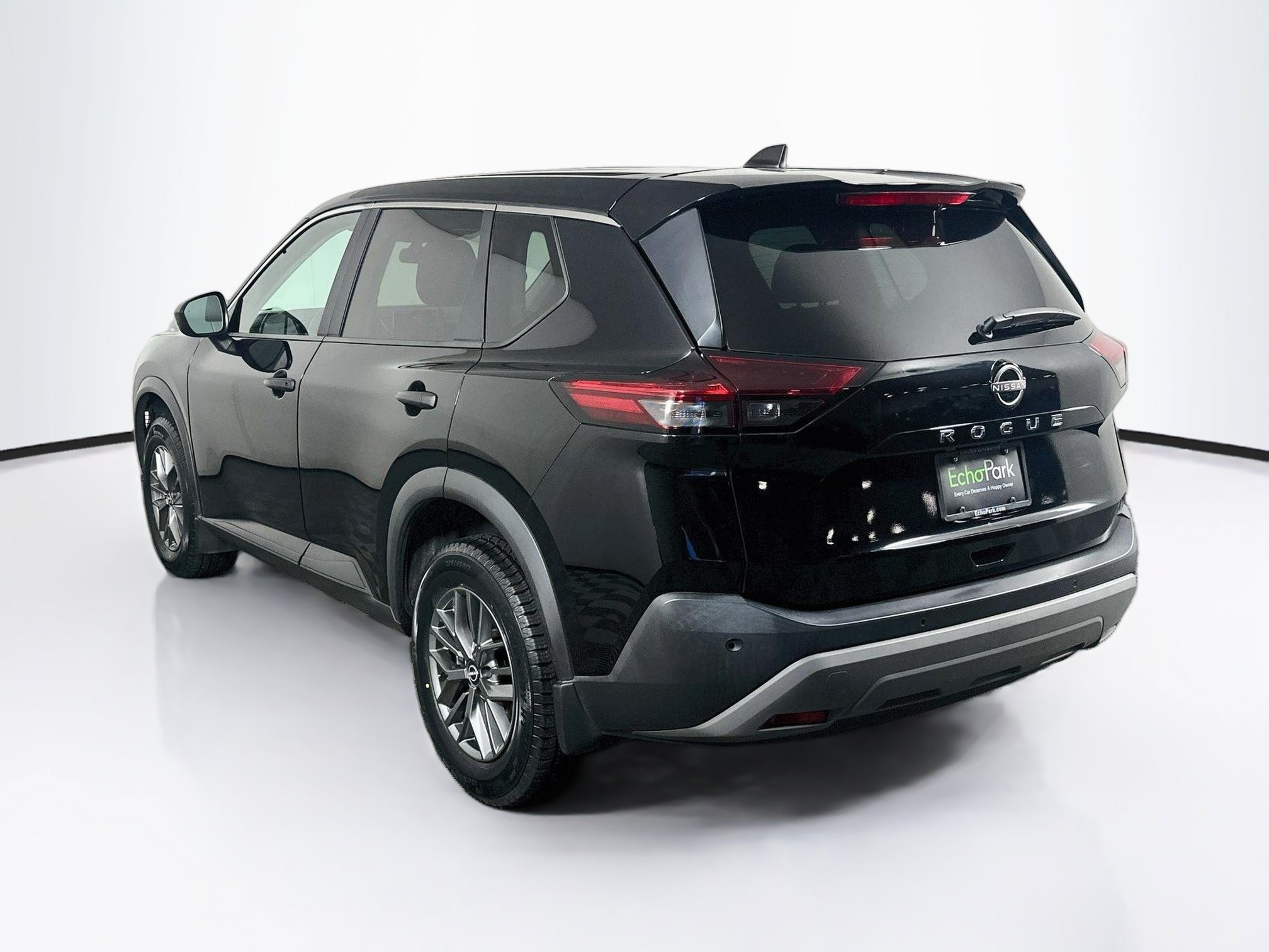 Used 2023 Nissan Rogue S FWD image 5