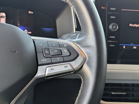 Used 2025 Volkswagen Taos SE image 20