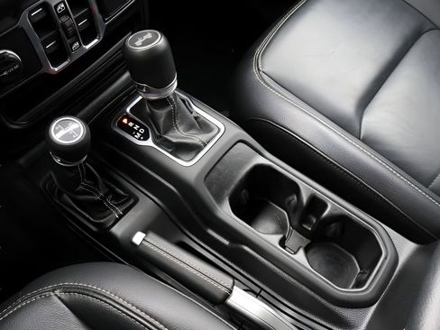 Used 2021 Jeep Wrangler Unlimited Sahara w/ Cold Weather Group AWD/4WD image 26
