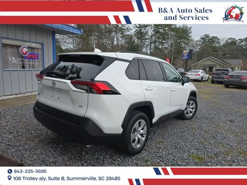 Used 2019 Toyota RAV4 LE FWD image 6