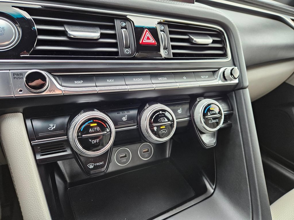 Used 2023 Genesis G70 2.0T RWD image 30