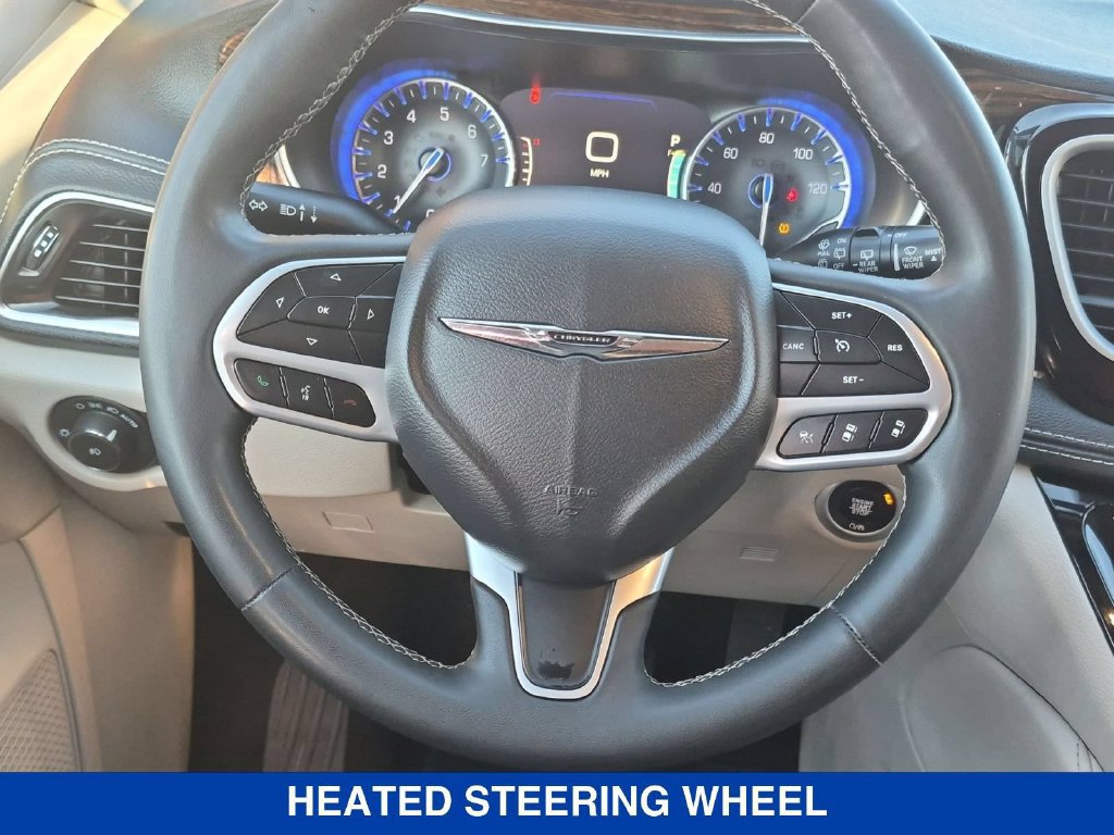 Used 2023 Chrysler Pacifica Limited FWD image 19