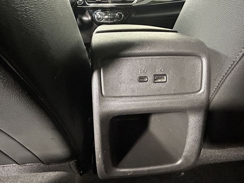 Used 2025 Chevrolet Trax RS w/ Sunroof Package image 17