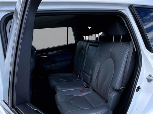 Used 2021 Toyota Highlander Limited image 28
