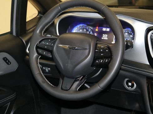 Used 2022 Chrysler Pacifica Touring-L w/ S Appearance Package FWD image 23