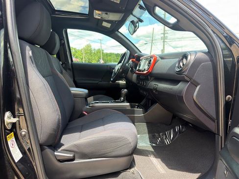 Used 2017 Toyota Tacoma TRD Sport RWD image 25