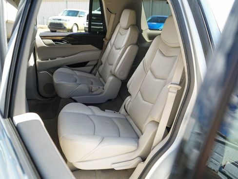 Used 2020 Cadillac Escalade Luxury image 32