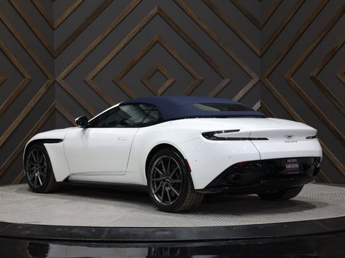 Used 2019 Aston Martin DB11 Volante image 26