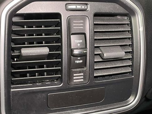 Certified 2023 Porsche Macan AWD/4WD image 25