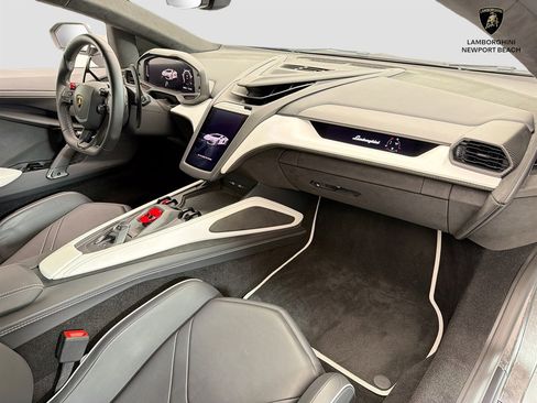 Used 2024 Lamborghini Revuelto AWD/4WD image 23