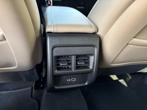 Used 2024 Cadillac XT4 Luxury image 17