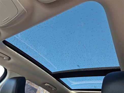 Used 2022 Ford Edge Titanium w/ Class II Trailer Tow Package image 15