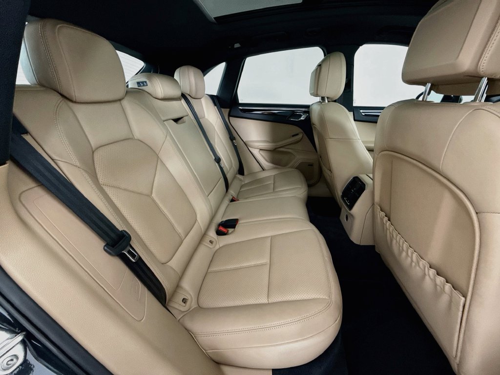 Certified 2026 Porsche Macan AWD/4WD image 29