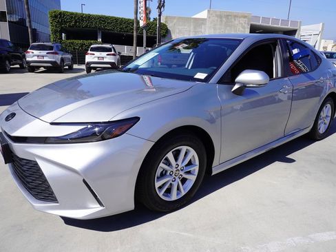 Used 2025 Toyota Camry LE image 4
