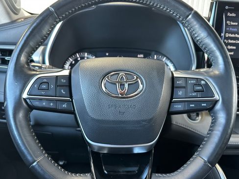 Used 2021 Toyota Highlander Platinum image 24