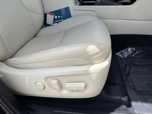 Used 2023 Lexus GX 460 Luxury w/ Sport Design Package AWD/4WD image 30