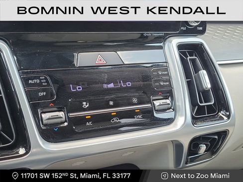 Used 2023 Kia Sorento SX image 21
