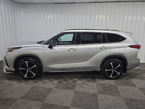 Used 2022 Toyota Highlander XSE AWD/4WD image 5