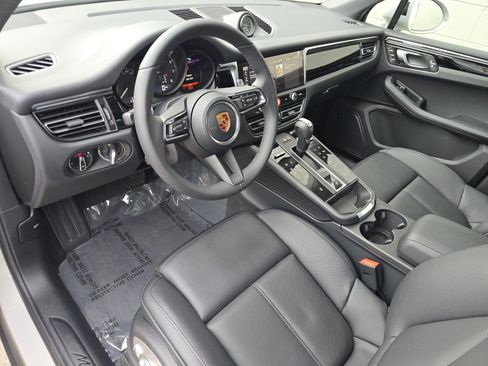 New 2026 Porsche Macan image 4