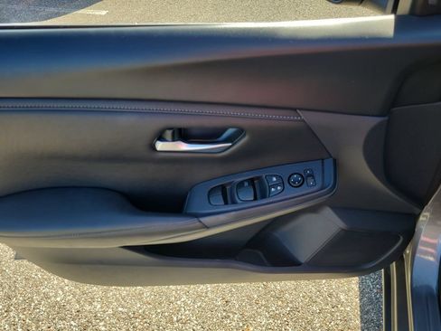 Used 2025 Nissan Sentra SV FWD image 11