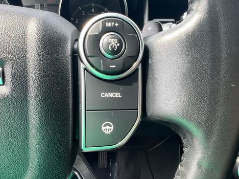 Used 2018 Land Rover Discovery SE AWD/4WD image 24